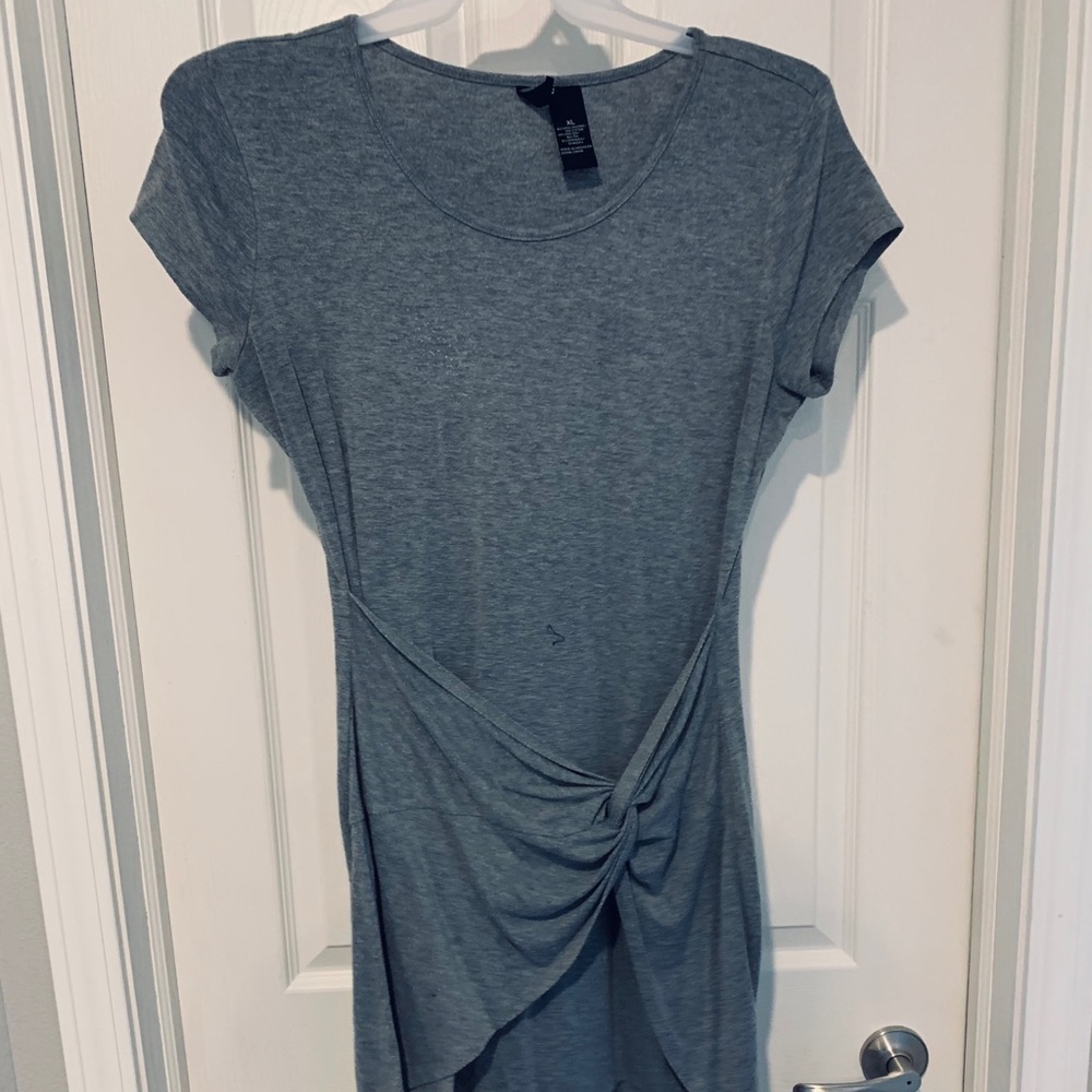 Dresses - Picture 5 of 8